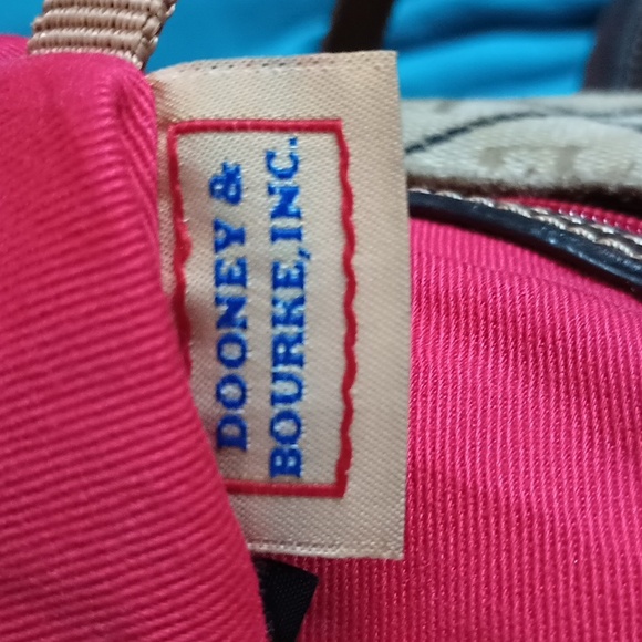 Authentic Dooney & Bourke lg purse in really nice excellent condition!! - Picture 9 of 9